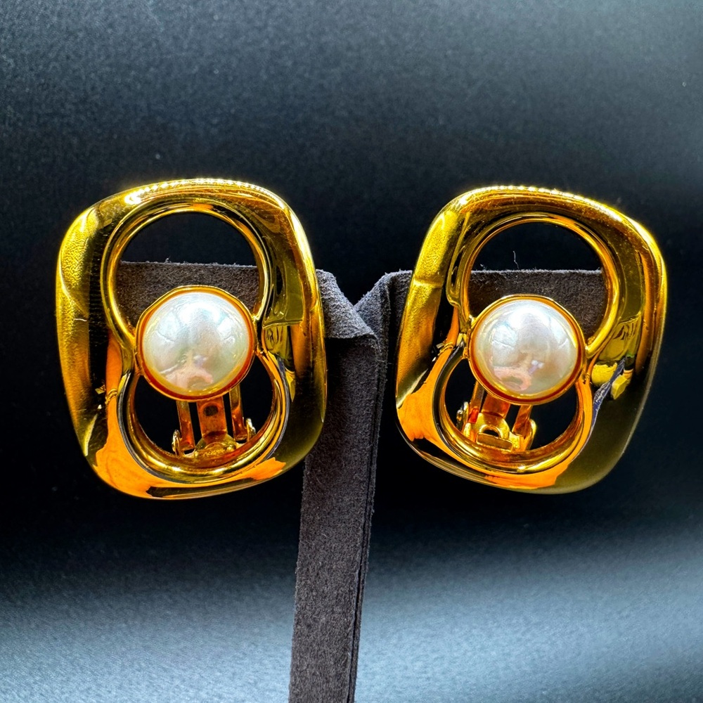 LOT 1495 18K gold plated Old Gucci clip on earrings 1992